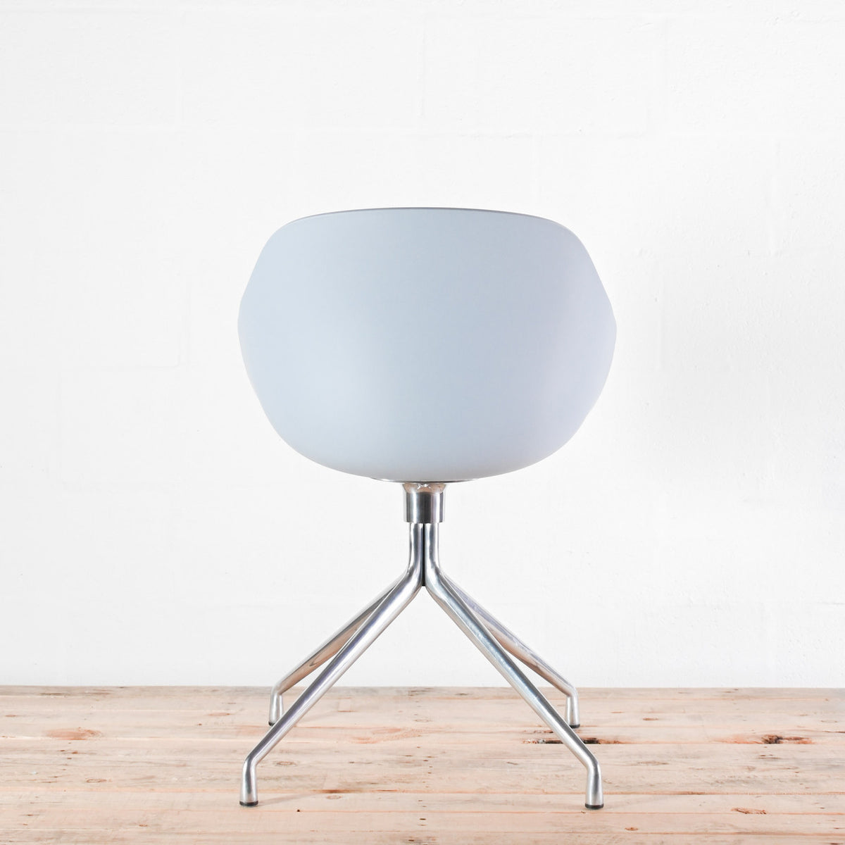 HAY AAC 220 Upholstered Swivel Chair | Re-Lived