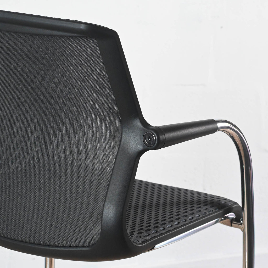 Vitra Unix Meeting Chair Asphalt Diamond Mesh | Re-Lived