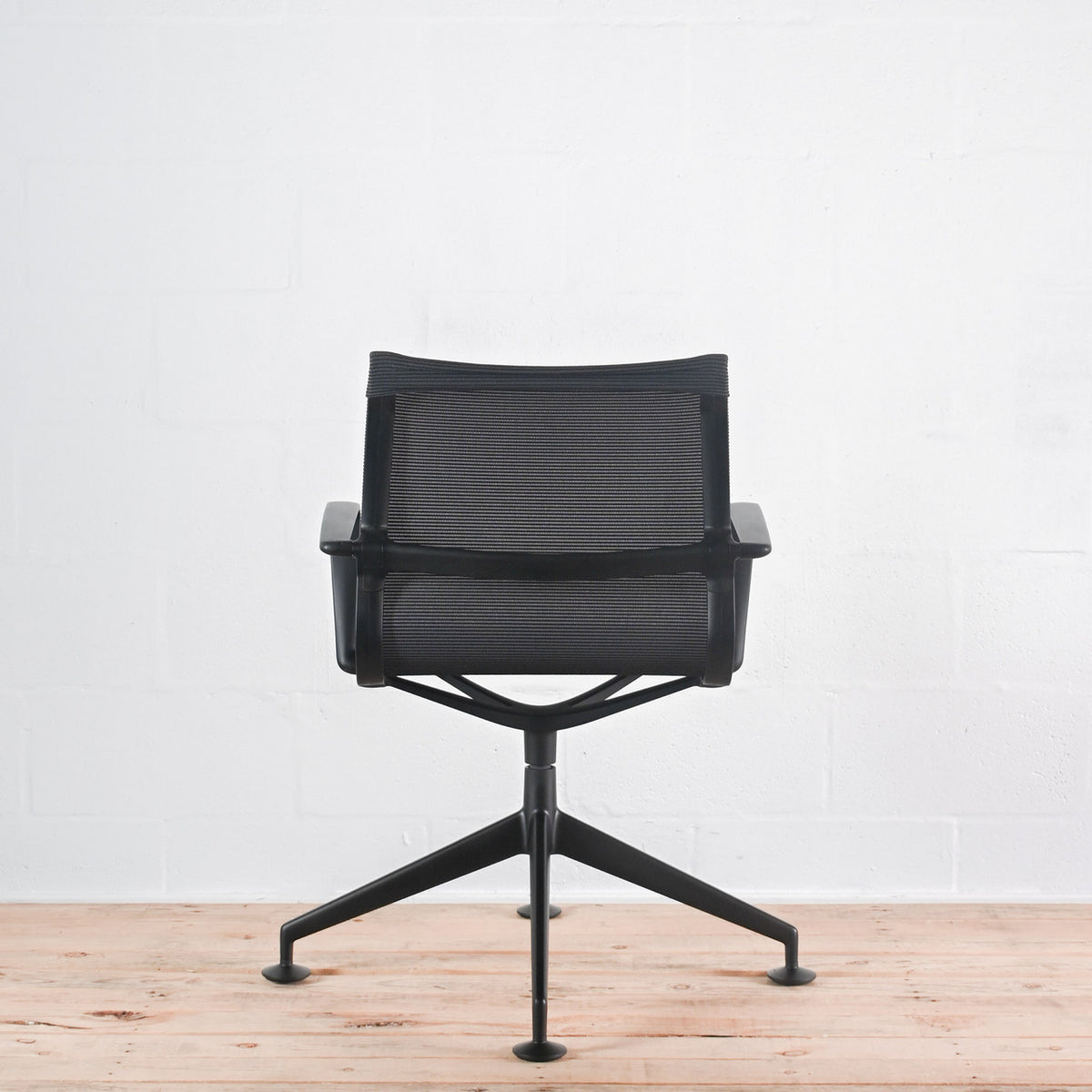 Vitra Physix Conference Chair Deep Black | Re-Lived
