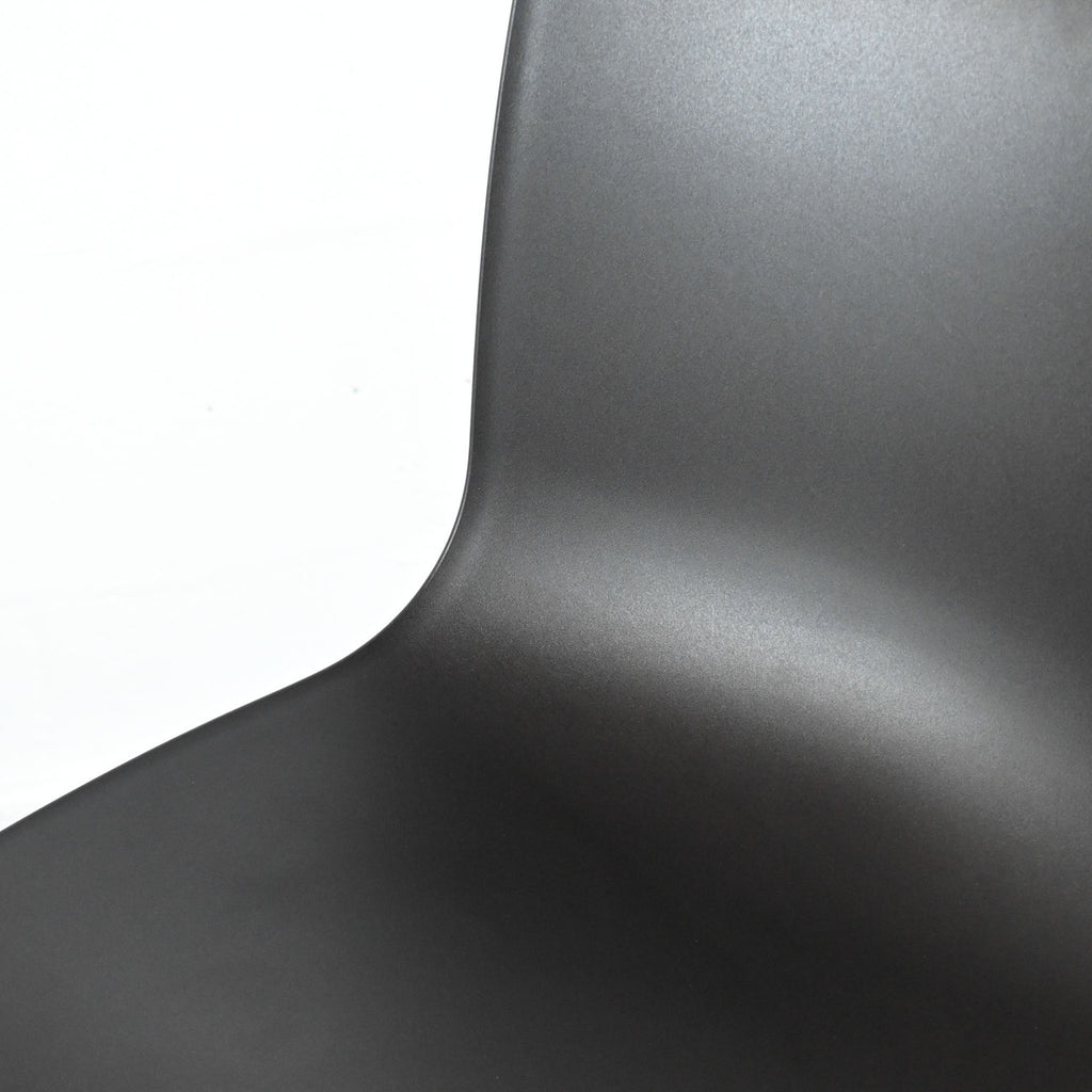 Vitra HAL Sledge Basic Dark Chair | Re-Lived