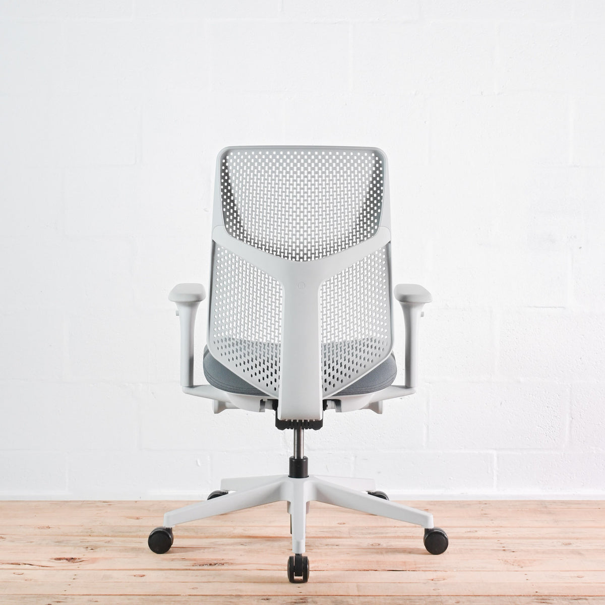 Herman Miller Verus Triflex Back Mineral Office Chair Special Edition | Re-Lived