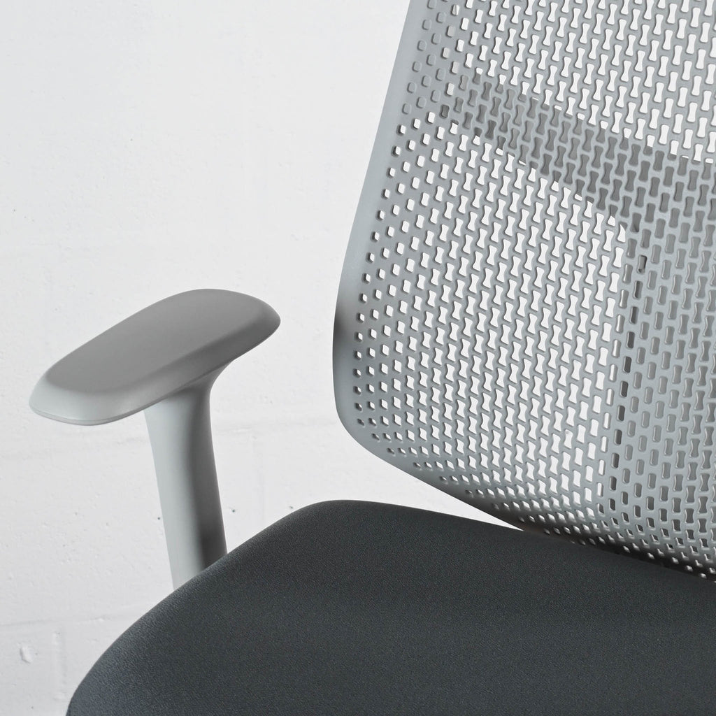 Herman Miller Verus Triflex Back Mineral Office Chair Special Edition | Re-Lived