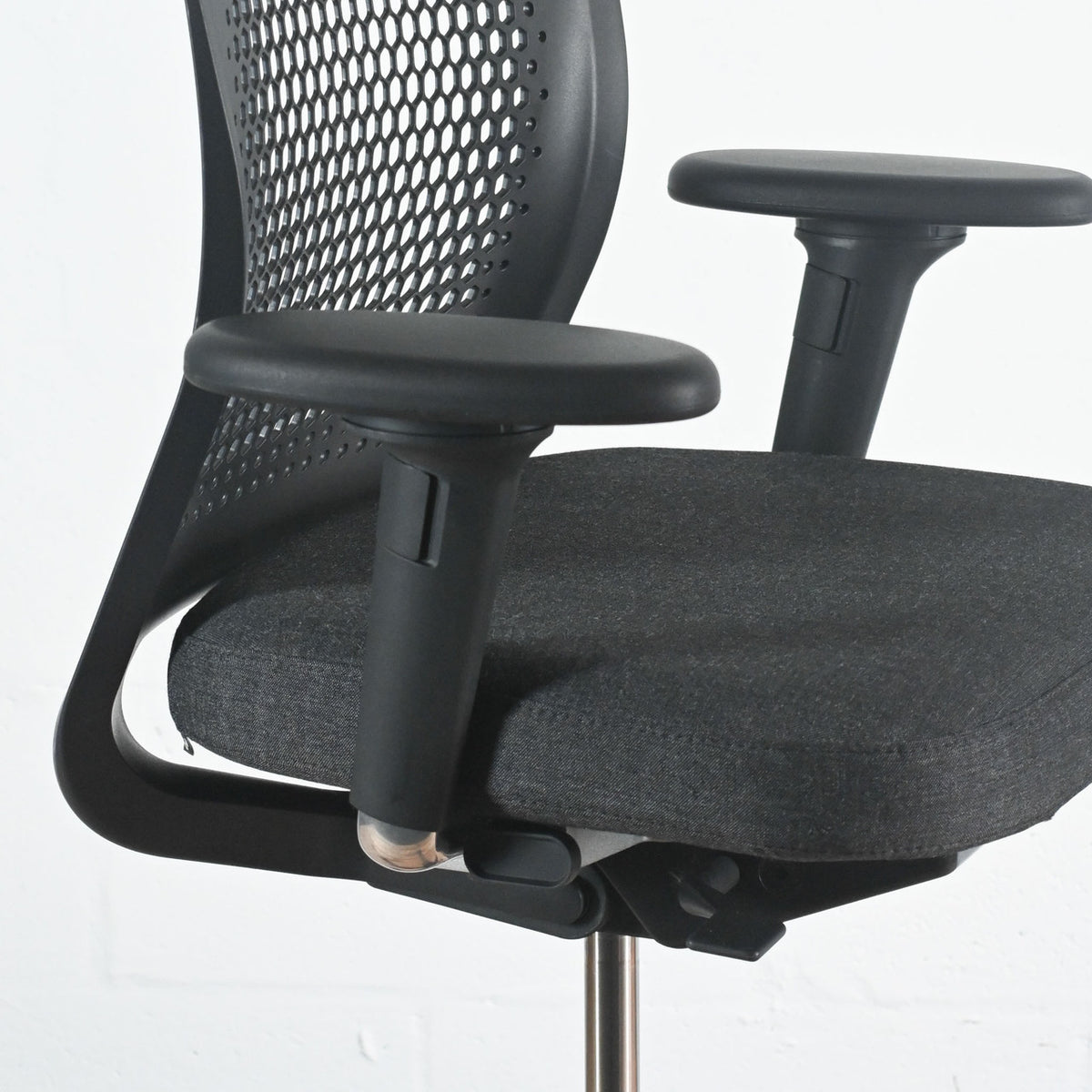 Vitra ID Air Black Office Chair | Re-Lived