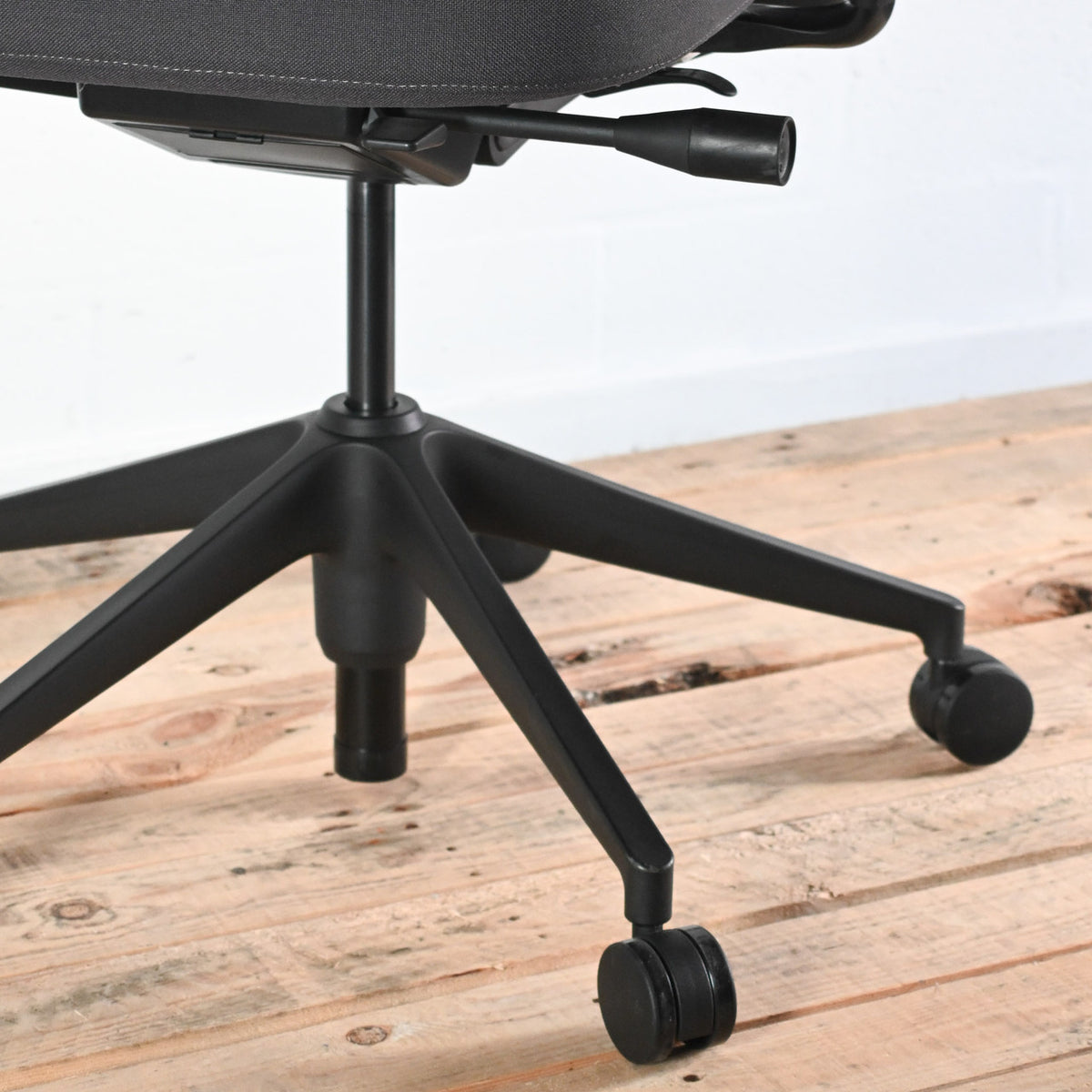 Vitra ID Mesh Black / Grey Office Chair | Re-Lived