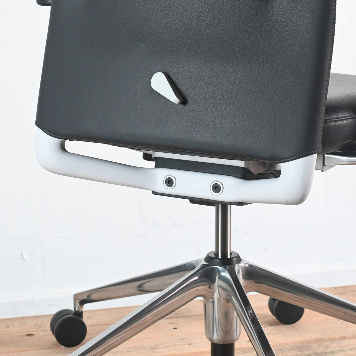 Vitra ID Trim Asphalt / Nero Leather Office Chair | Re-Lived