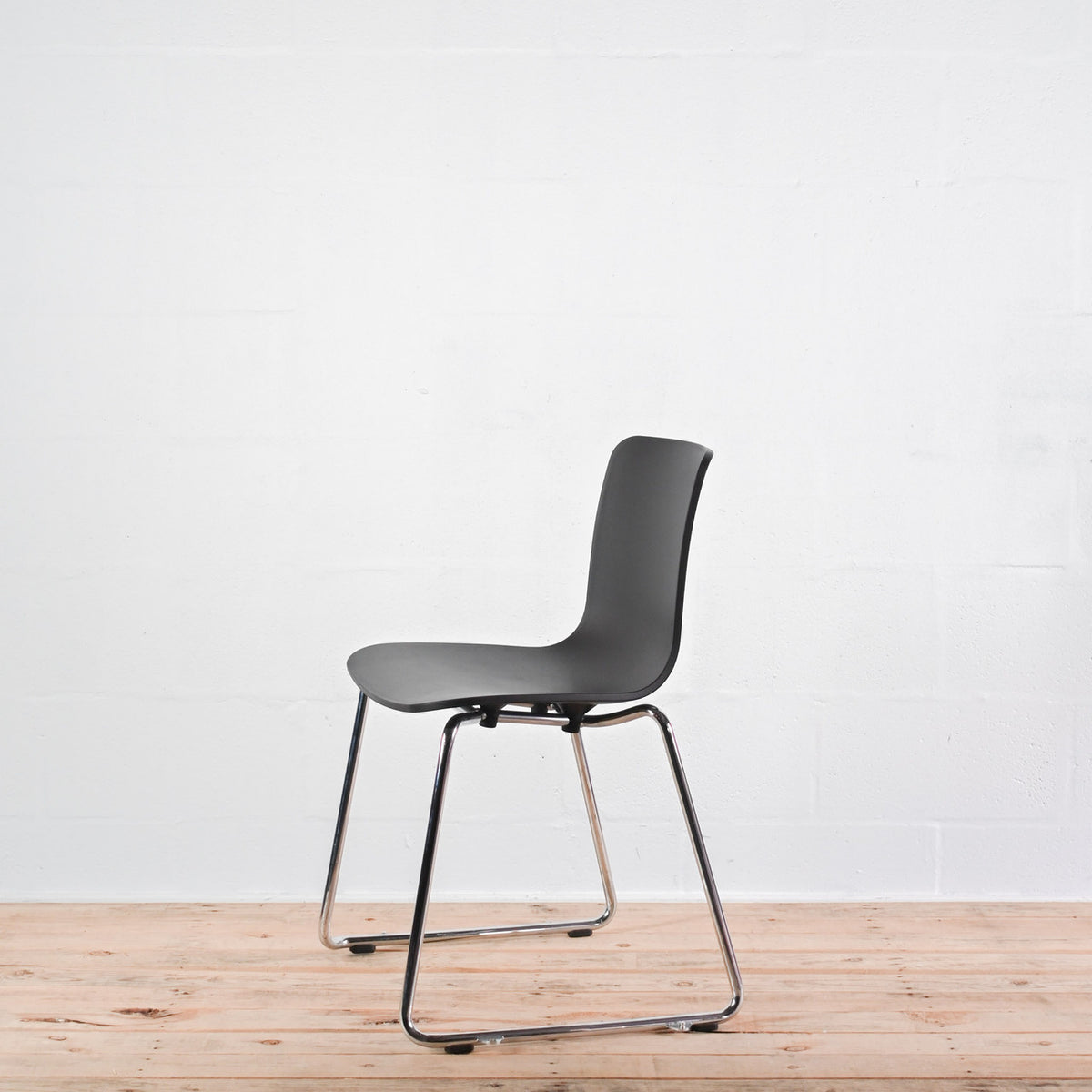 Vitra HAL Sledge Basic Dark Chair | Re-Lived