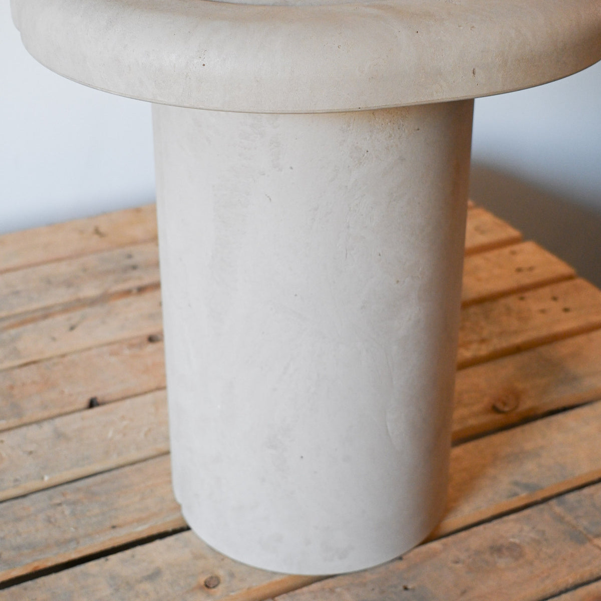 Mater Alder Side Table Earth Grey | Re-Lived