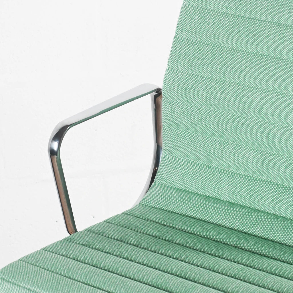 Vitra Eames EA 104 Chair Hopsak Fabric | Re-Lived