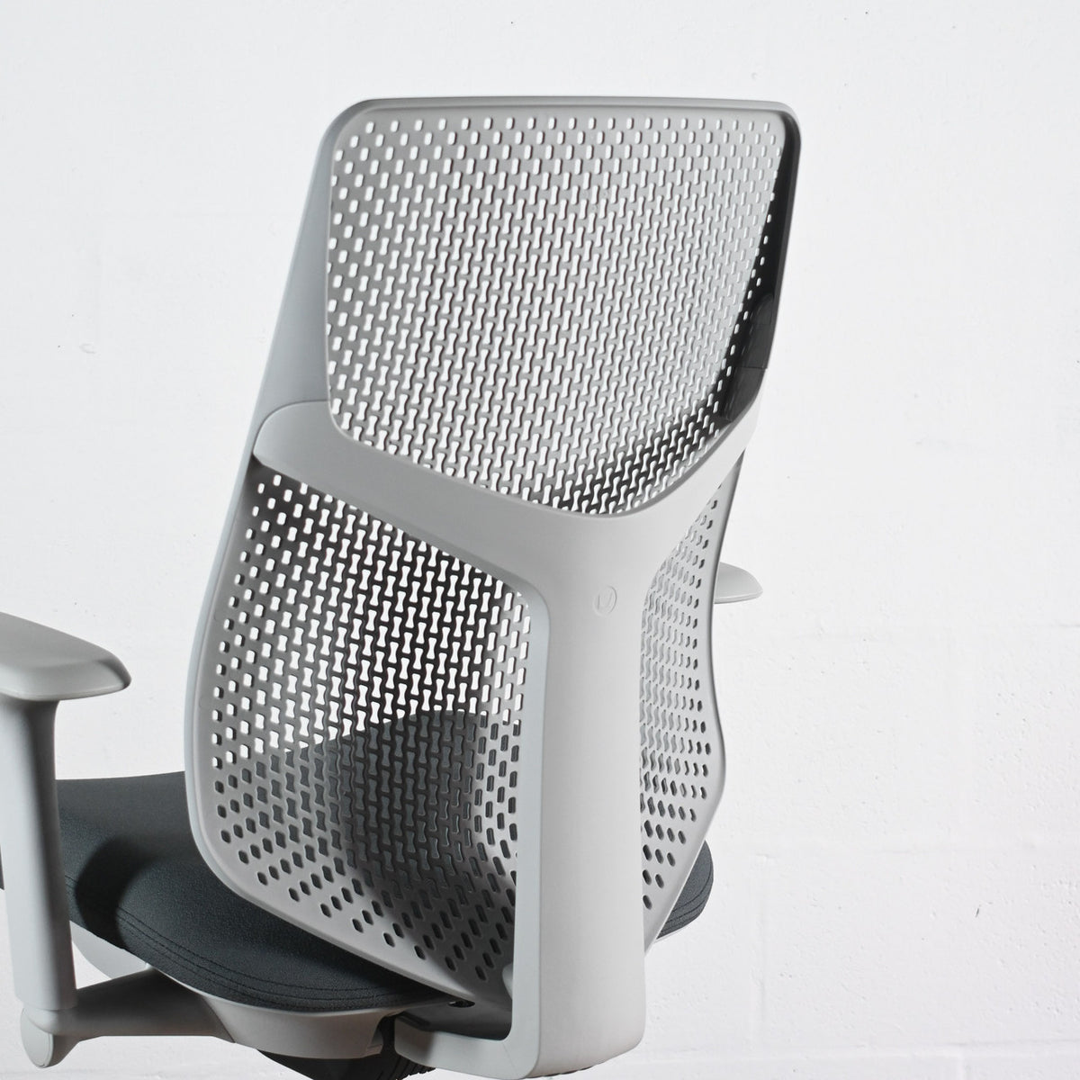 Herman Miller Verus Triflex Back Mineral Office Chair Special Edition | Re-Lived