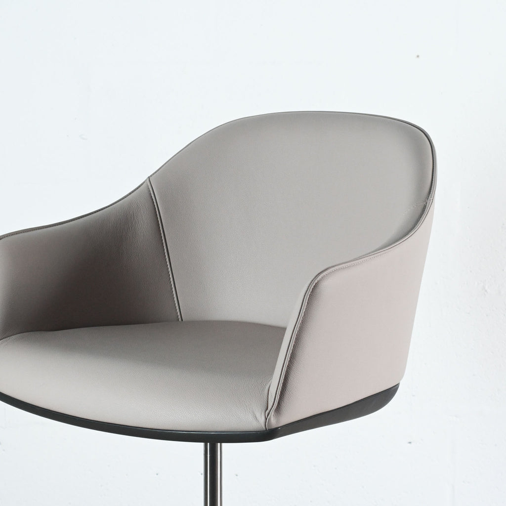 Vitra Softshell Chair 5 Star Base in Leather | Re-Lived