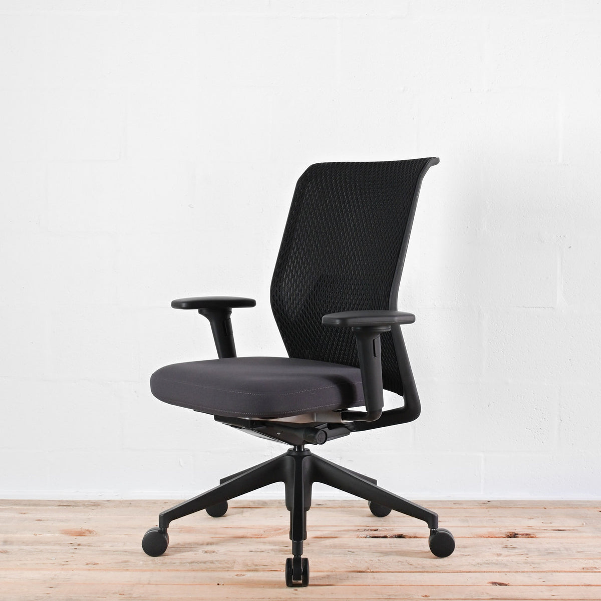 Vitra ID Mesh Black / Grey Office Chair | Re-Lived