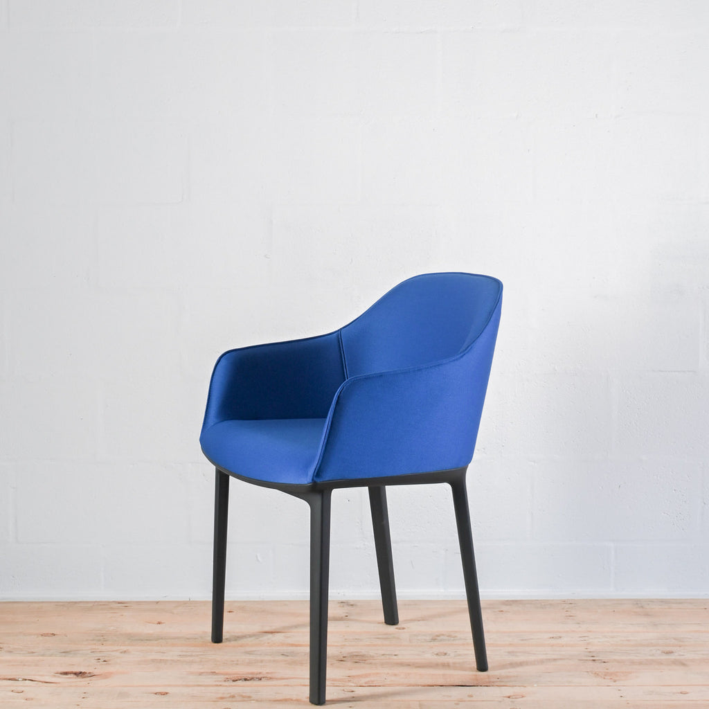 Vitra Softshell Armchair 4 Leg Base Aura Royal Blue | Re-Lived